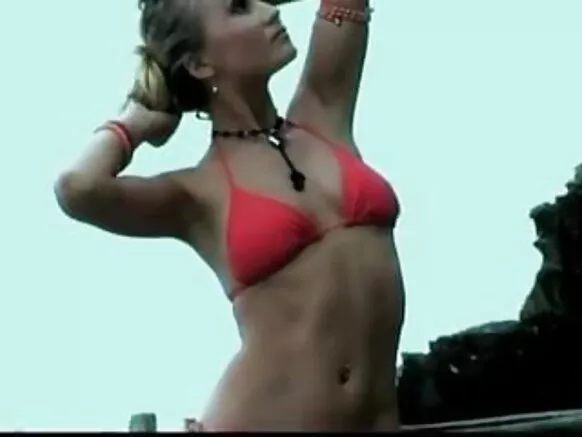 ਹੌਟ ਬਿਕਨੀ ਮਾਡਲ ਫੋਟੋ hindi full movie boobs shot