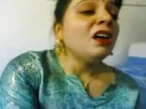 ਭਾਰਤੀ ਔਰਤ ਅੰਗਰੇਜ਼ੀ ਅੰਗਰੇਜ਼ੀ ਹੱਥਰਸੀ ਹੱਥਰਸੀ