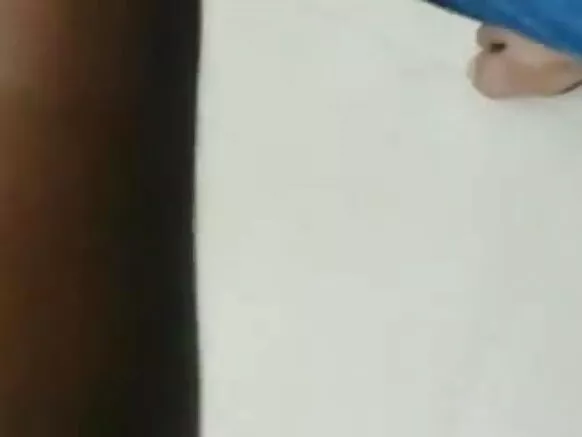 ਨੌਕਰਾਣੀ ਲਈ ਆਨਲਾਈਨ ਸੈਕਸੀ ਨੀਲਾ ਵੀਡੀਓ ਸ਼ੋਅ