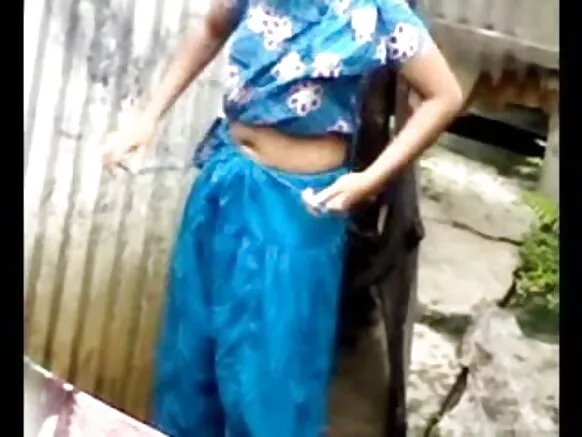 Desi priyanka chopra sexy movie ਕੁੜੀ ਬਾਹਰ ਨਹਾ ਰਹੀ ਹੈ