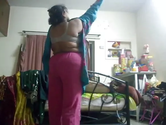 ਕੈਮਰੇ 'ਚ ਕੈਦ ਹੋਈ ਗਰਮ ਆਂਟੀ, sexy video movie, ਕੈਮਰੇ 'ਚ ਲੁਕੋਇਆ