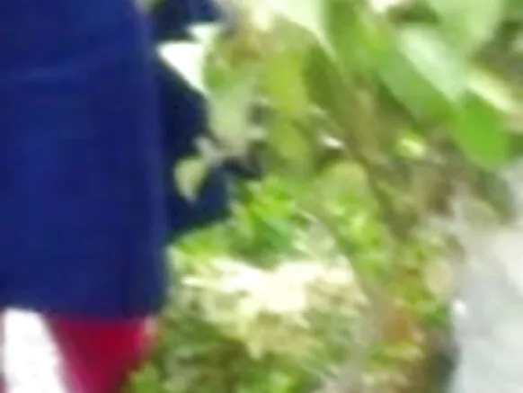 ਵੱਡੀ ਬੰਗਾਲੀ ਗਧੇ ਦੇ ਨਾਲ ਦੇਸੀ ਕੁੜੀ