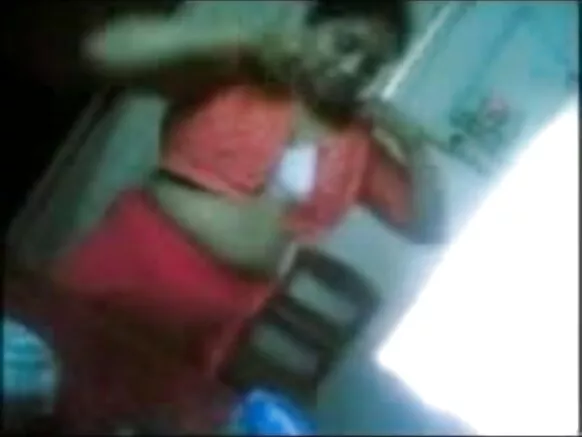 Aunty India Busty ਆਪਣੇ ਭਾਰਤੀ ਗਾਹਕ ਨੂੰ blowjob ਦਿੰਦਾ ਹੈ, ਉਸ ਨੂੰ fucks