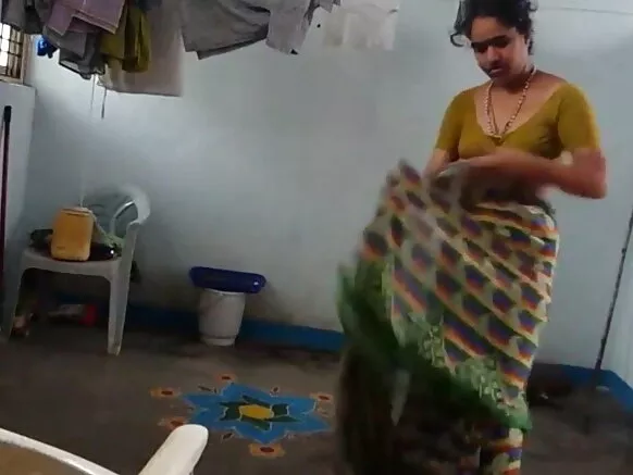 ਬਾਥਰੂਮ ਤੋਂ ਬਾਅਦ ਸਾੜੀ ਪਾ ਕੇ ਦੇਸੀ ਕੁੜੀ khesari Lal yadav sexy movie