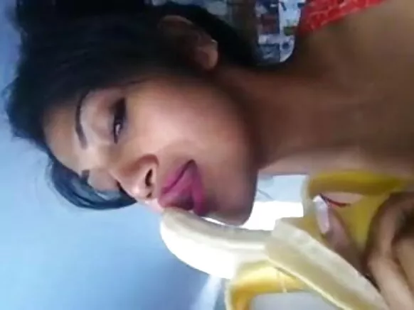 i desi sexy photo show ਵੀਡੀਓ ਕੁੜੀ ਦਿਖਾ ਰਹੀ ਹੈ ਕਿ ਕਿਵੇਂ ਦੇਸੀ ਕੇਲੇ ਨਾਲ ਕੁੱਕੜ ਨੂੰ ਚੂਸਣਾ ਹੈ