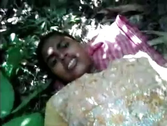 ਦੇਸੀ ਕੁੜੀ ਜੰਗਲ ਭਾਗ ਵਿੱਚ ਚੁਦਾਈ sexy movie program video 2 jungle