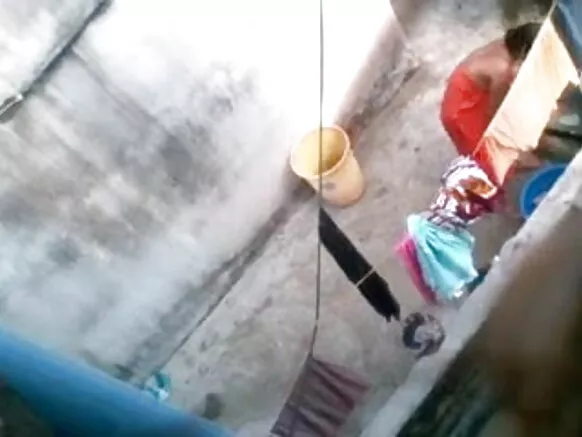 ਦੇਸੀ ਆਂਟੀ sexy video movie, ਗੁਆਂਢੀ ਨੂੰ ਨਹਾਉਂਦੇ ਹੋਏ ਫੜਿਆ ਗਿਆ